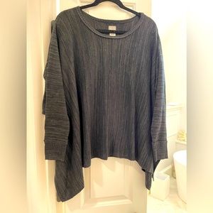 Grey top with great flow.